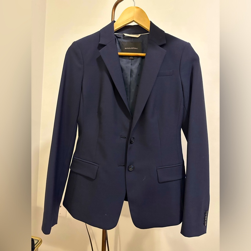 Banana Republic slim fit blazer, size 0, like new condition.